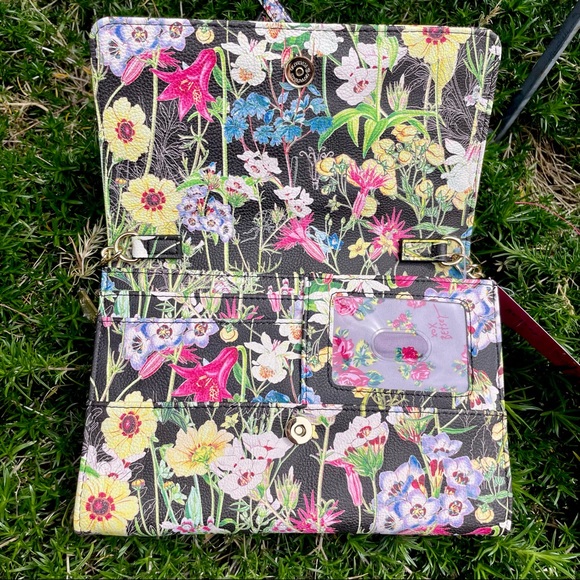 🌎2/$66~NWT Betsey Johnson Dani Floral Crossbody with Bow - Picture 6 of 14